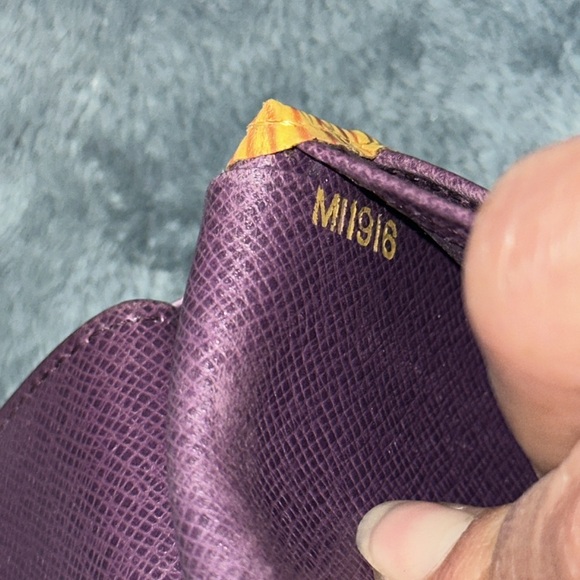 Louis Vuitton Yellow and purple Epi wallet with kiss lock coin pouch 💕 M11916 - Picture 16 of 16